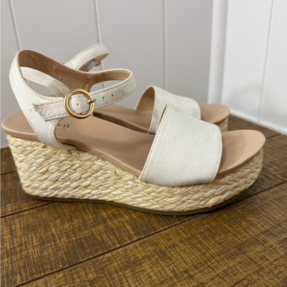 ❤️5/$25 Women's Cream Wedge Sandals
